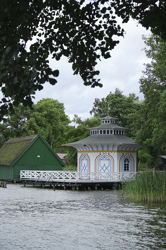 Mecklenburgische Seenplatte SAM_3572 als Smart-Objekt-1 Kopie.jpg - Schöner Pavillon am Jagthafen